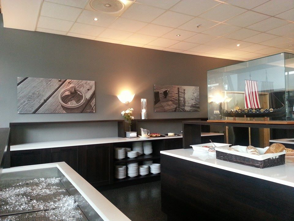 espen rossing fotoprint aluminium bildeprint bilder stue interiør hotell tønsberg